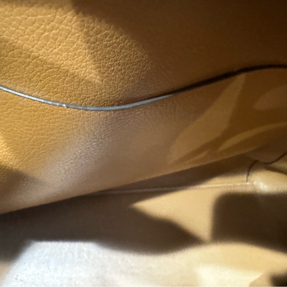 Michael Kors Bundle Signature Tote and Clutch with zipper inside - Picture 5 of 10